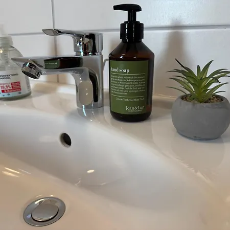 Modernes Mit Holzflair In Zentrumsnaehe Apartamento Bielefeld