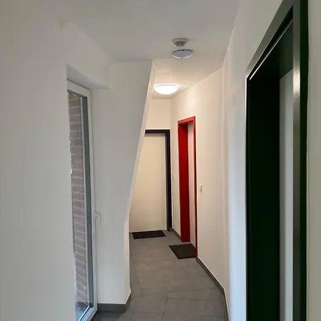 Modernes Mit Holzflair In Zentrumsnaehe 公寓 *